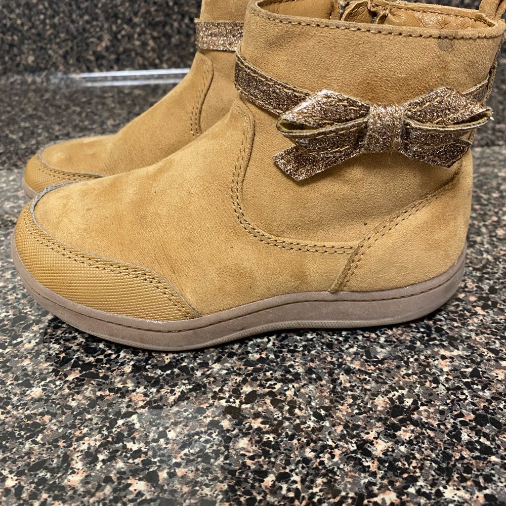 Stride Rite toddler boots. Gently used.